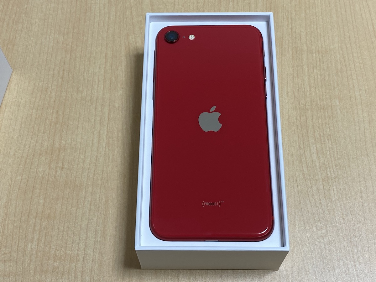 iPhone SE2（2020）。PRODUCT RED