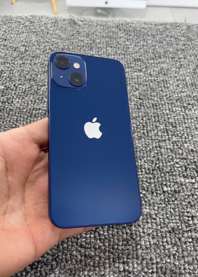 iPhone13 mini」ブルーのプロトタイプ写真？