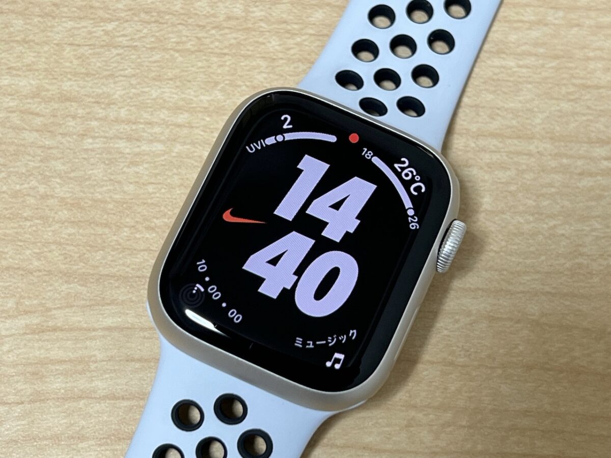 Apple Watch7、Nikeモデル。スターライト