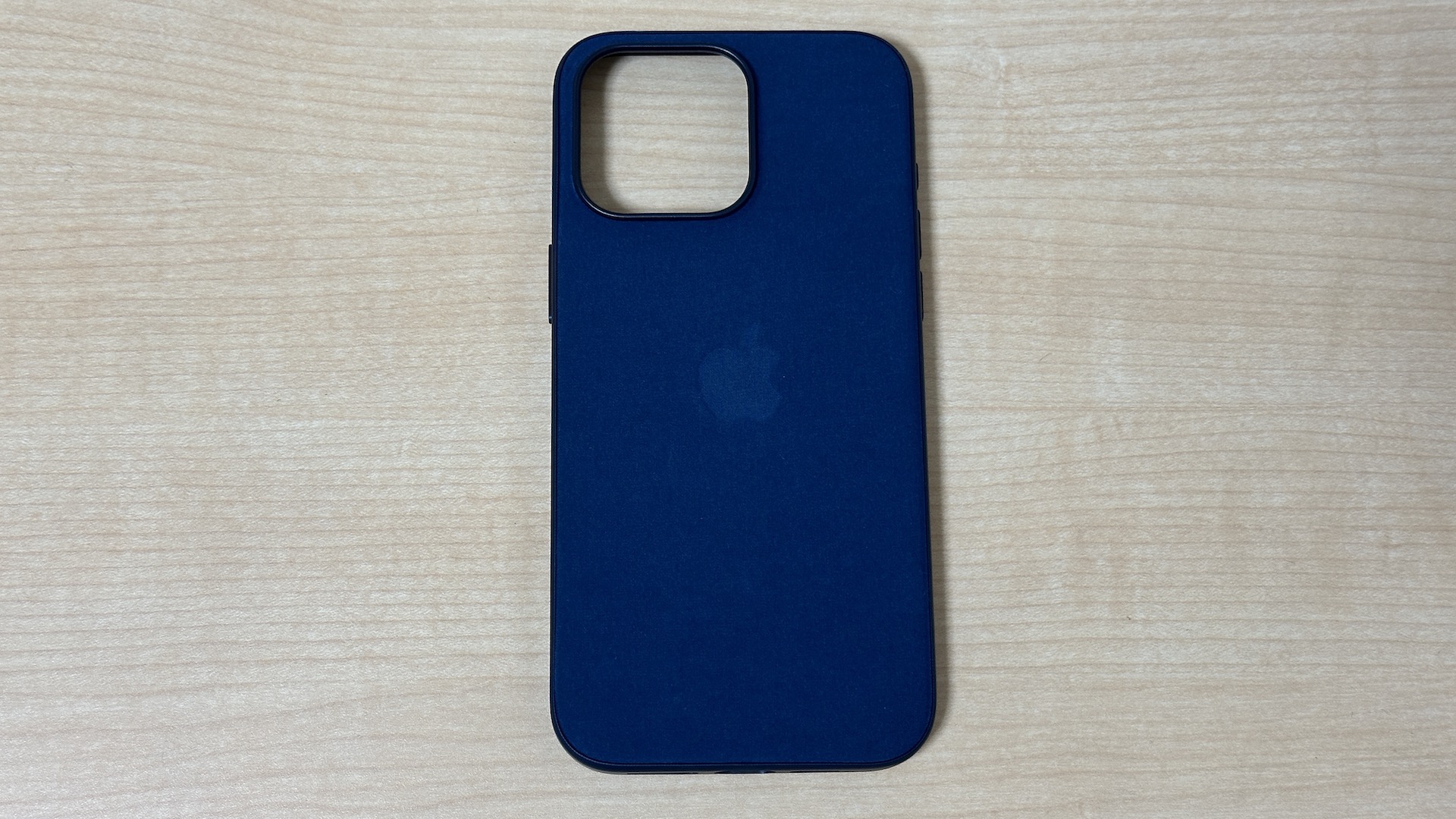 iPhone15 Pro Max、Apple純正ファインウーヴンケース。パシフィックブルー